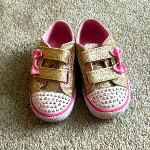 Toddler girls light up sketchers sneakers